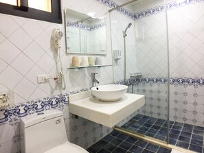 Family Quadruple Room, 2 Double Beds (No. 5) | Bathroom