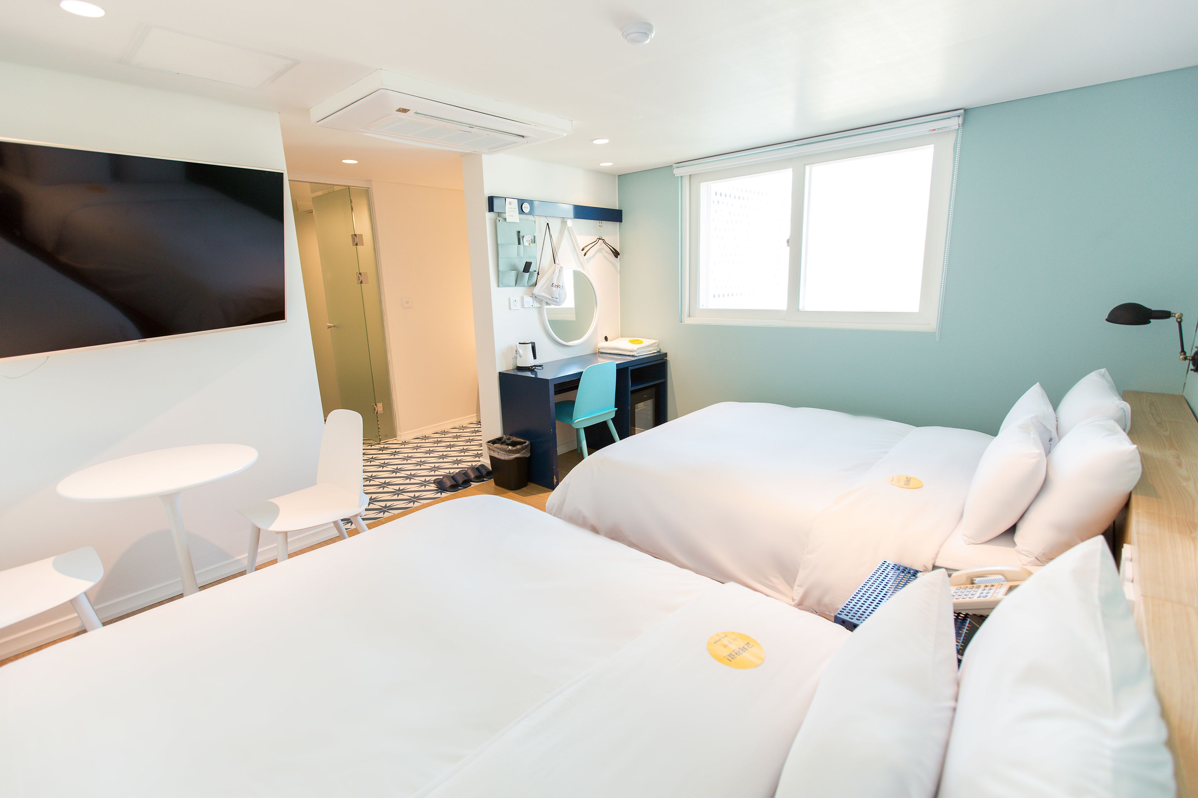 suite | premium bedding, down duvets, blackout curtains, soundproofing