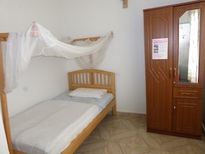 Kamar Single | Tirai kedap cahaya, tempat tidur lipat/tambahan, dan Wi-Fi gratis