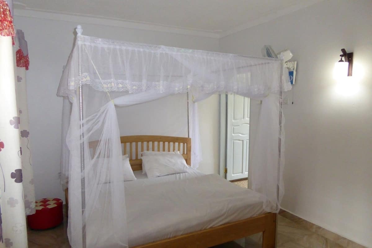 Cortinas blackout, camas plegables/adicionales y wifi gratis