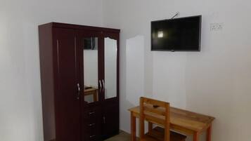 Deluxe Double Room | Blackout drapes, rollaway beds, free WiFi