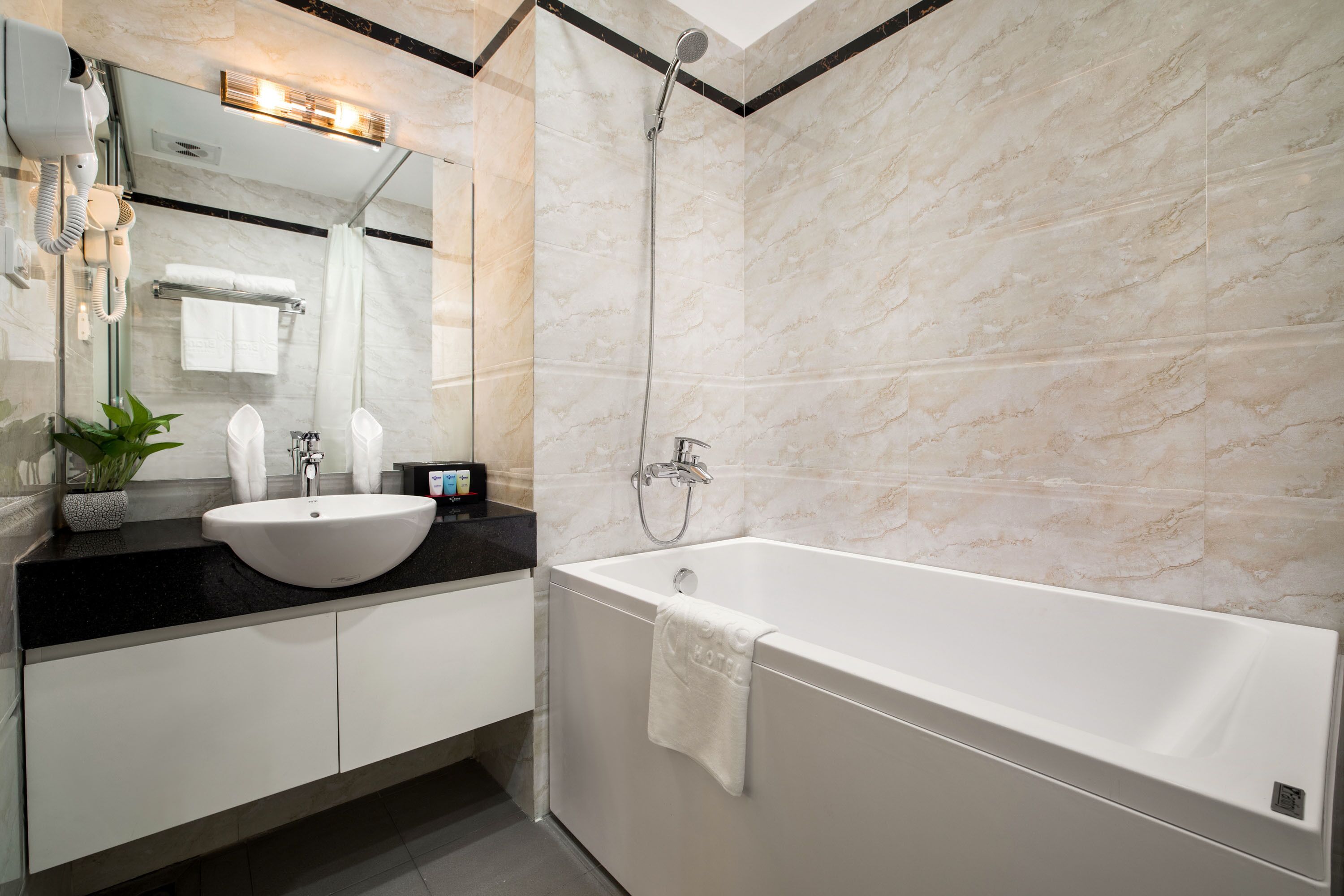 superior room | bathroom | free toiletries, hair dryer, slippers, towels