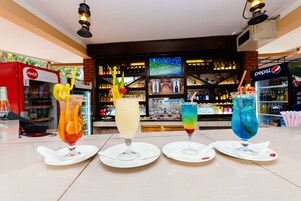 2 bars/lounges, poolside bar