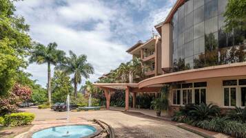 Fachada de la propiedad