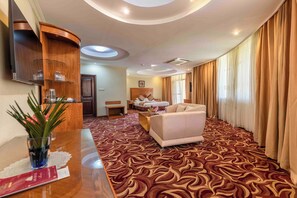Business Room | Pillowtop beds, minibar, in-room safe, desk - Mbale Resort Hotel (Mbale)