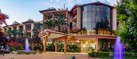 Fassade der Unterkunft – Abend/Nacht