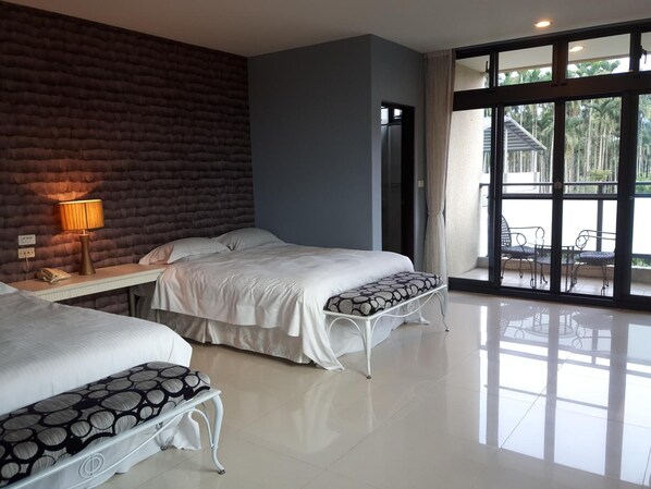 Blackout curtains, free WiFi, bed sheets - Lins Ju Homestay (Yuchi)