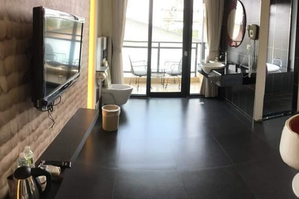 Standard Double Room | Blackout drapes, free WiFi, bed sheets
