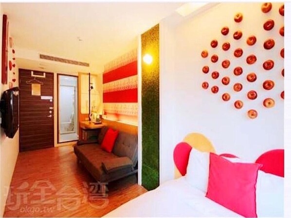 Deluxe dubbelrum | Skrivbord, mörkläggningsgardiner och sängkläder