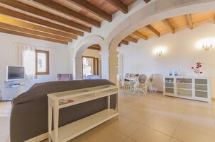 Villa, 3 habitaciones, piscina privada | Zona de estar | Una televisión