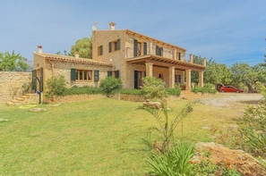 Front of property - Villa Son Bonafe (Selva)
