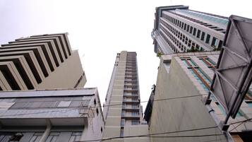 Vista frontal de la propiedad