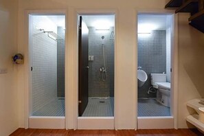 Shower, hair dryer, bidet - REST backpacker (Tainan)