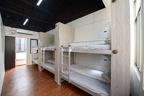 Standard Shared Dormitory (6 people) | In-room safe, blackout drapes, free WiFi, bed sheets - REST backpacker (Tainan)