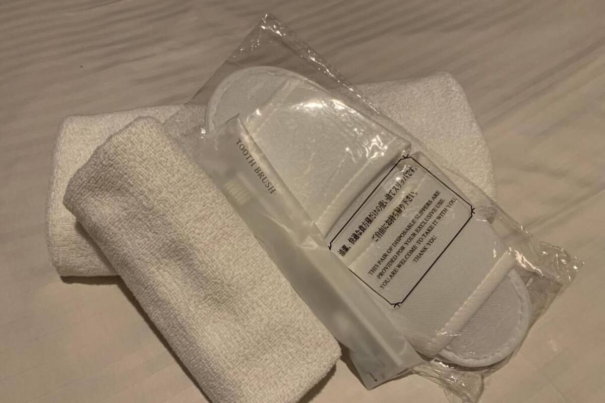 Down comforters, in-room safe, desk, blackout drapes
