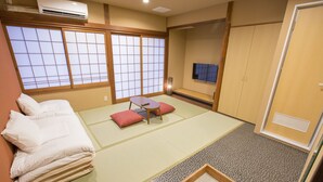트래디셔널룸 (Japanese Style) | 오리/거위털 이불, 객실 내 금고, 책상, 암막 커튼