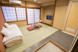 Japanese Style Room Private Shower Room | Down comforters, in-room safe, desk, blackout drapes - e-hostel Shinsaibashi (Osaka)