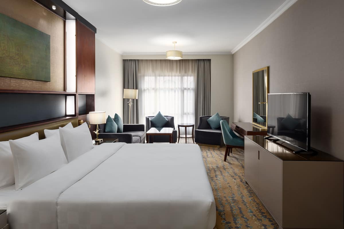 Minibar, két bảo mật tại phòng, bàn, bàn ủi/dụng cụ ủi quần áo 