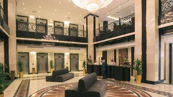 Coin salon dans le hall