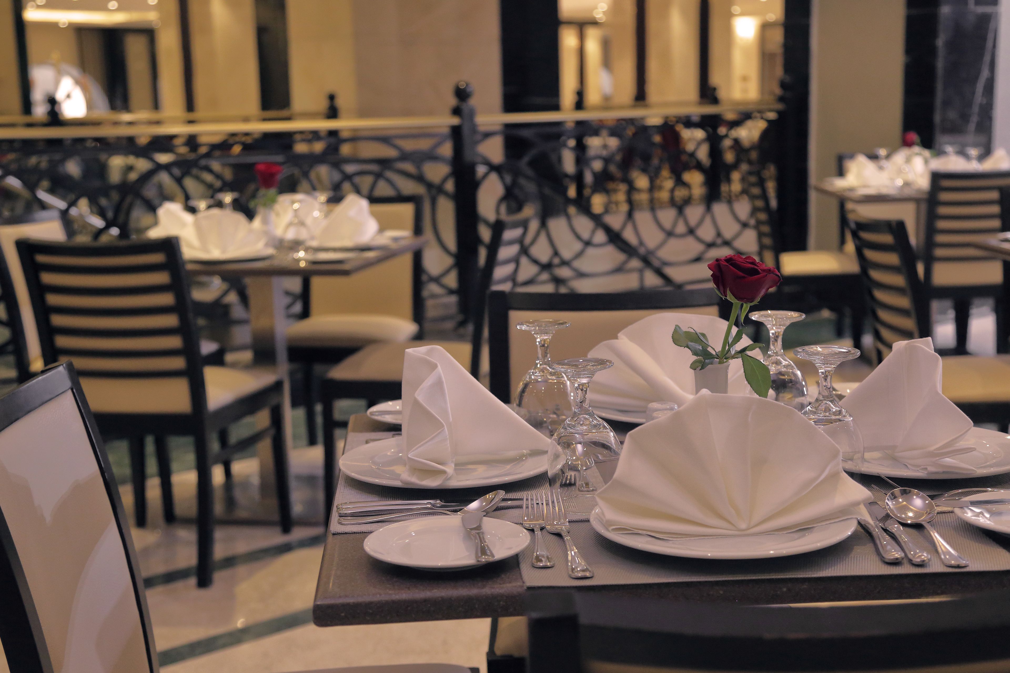 breakfast, lunch, dinner served; international cuisine