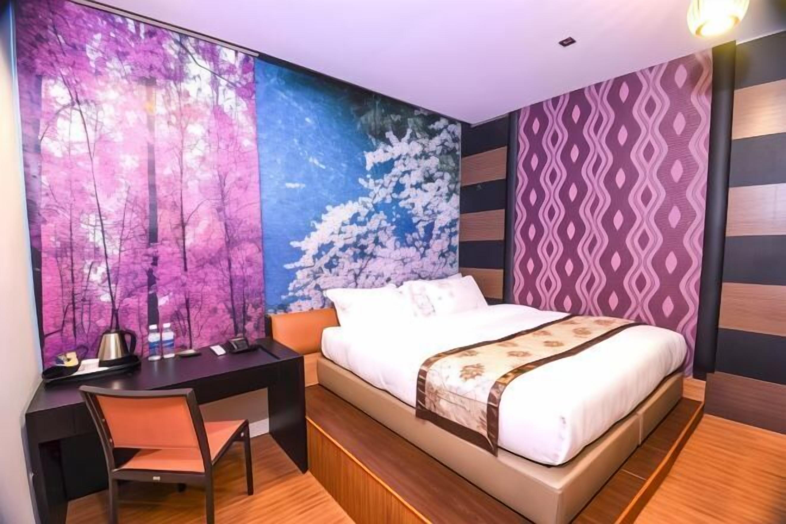 Iron/ironing board, free WiFi