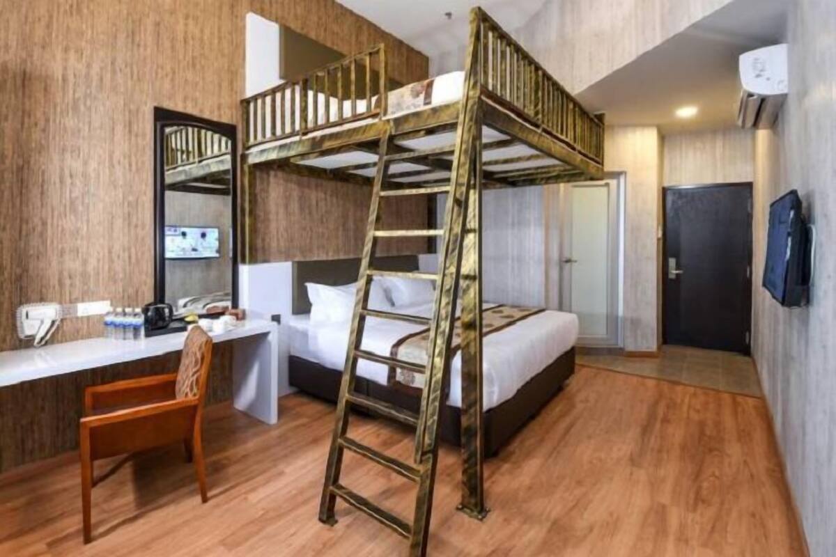 Iron/ironing board, free WiFi