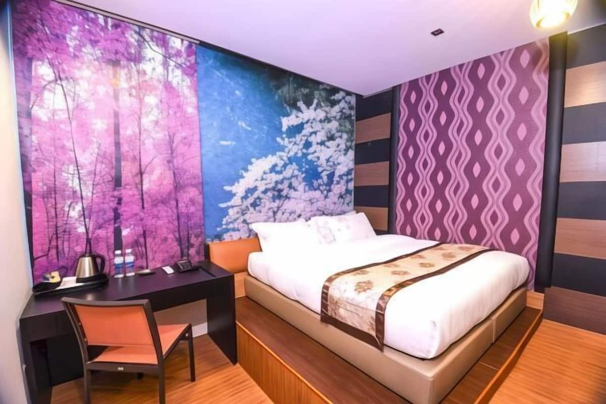 Iron/ironing board, free WiFi