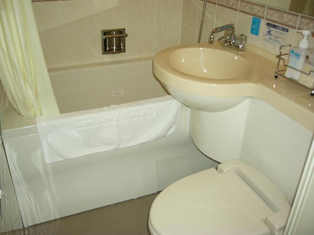 combined shower/bathtub, free toiletries, hair dryer, slippers