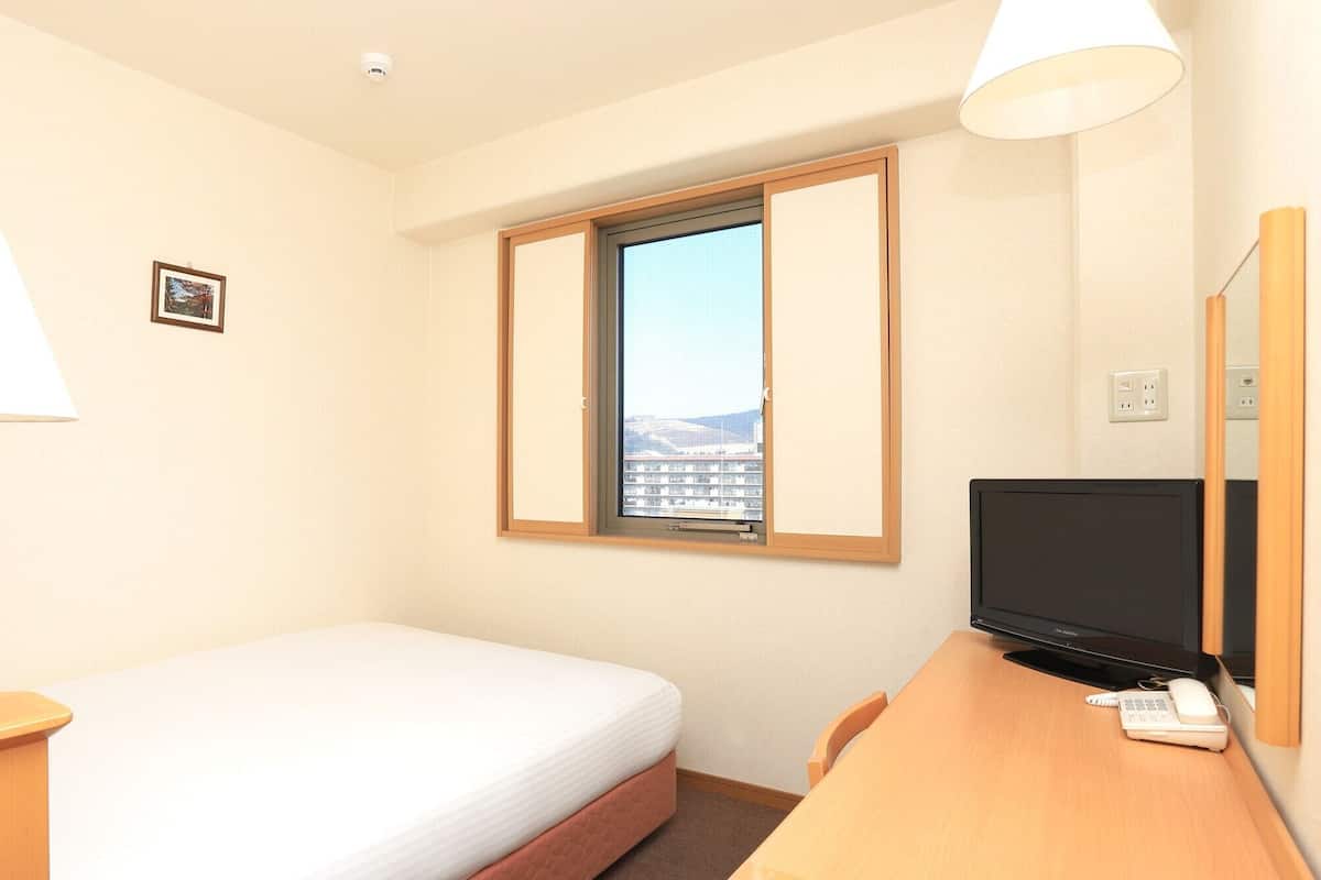 Down comforters, desk, laptop workspace, WiFi (free)