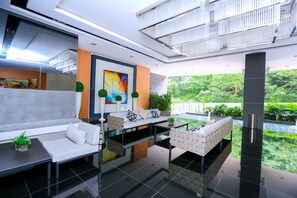 Lobby sitting area - Richmond & Aston Kiara Suites KL (Kuala Lumpur)