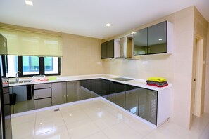 Luxury Suite, 3 Bedrooms, Balcony, City View | Private kitchen | Full-sized fridge, stovetop, coffee/tea maker, electric kettle - Richmond & Aston Kiara Suites KL (Kuala Lumpur)