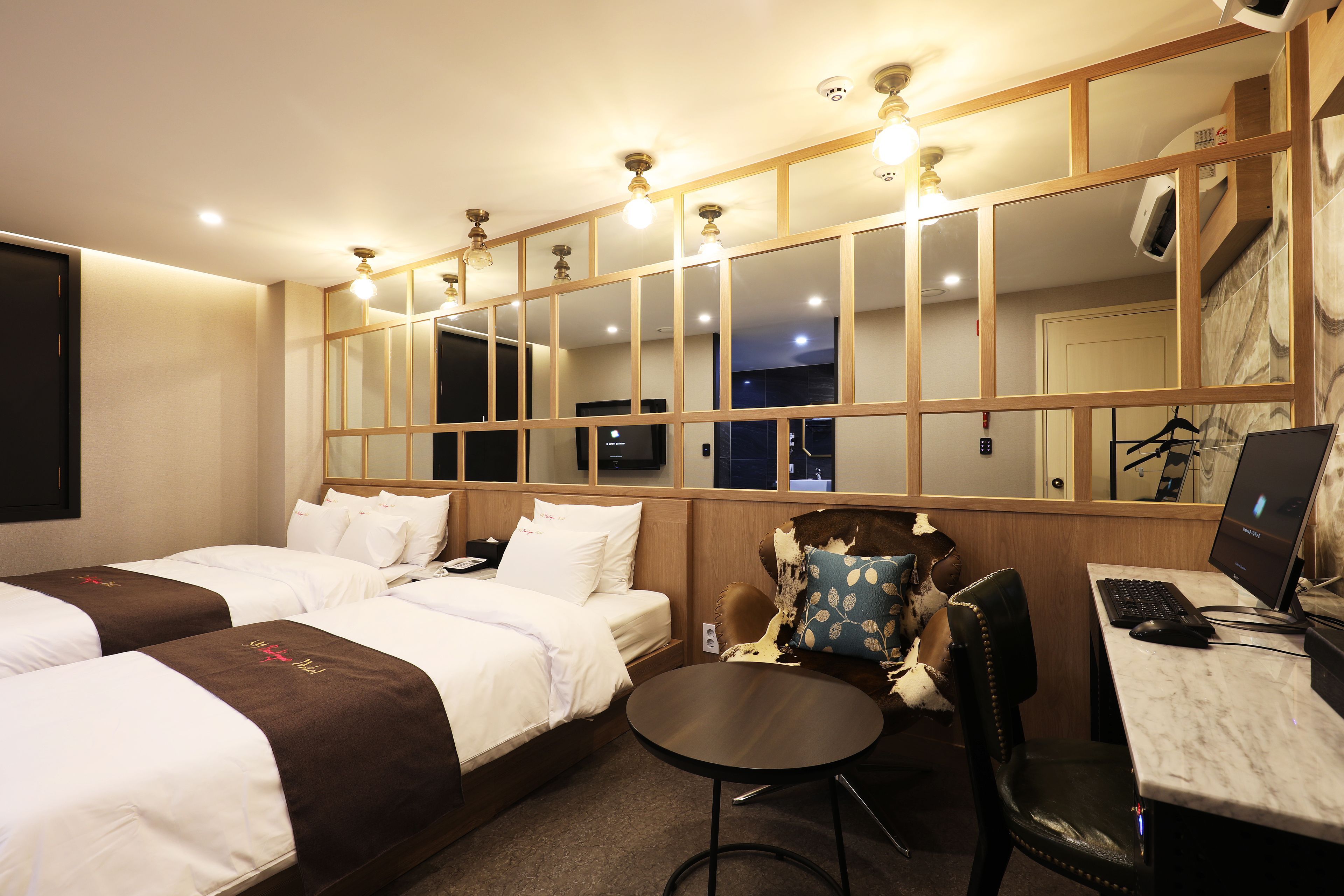 Room (Sweet, Check-in: Fri&Sun 8 PM, Sat 10 PM) | Desk, free WiFi, bed sheets