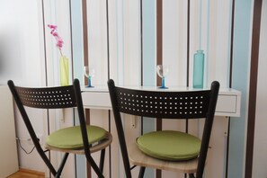 Quarto básico (1052 Budapest Varoshaz str 14) | Escrivaninha, Wi-Fi de cortesia