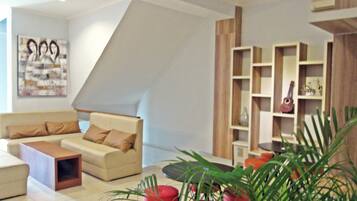 Área de estar no saguão