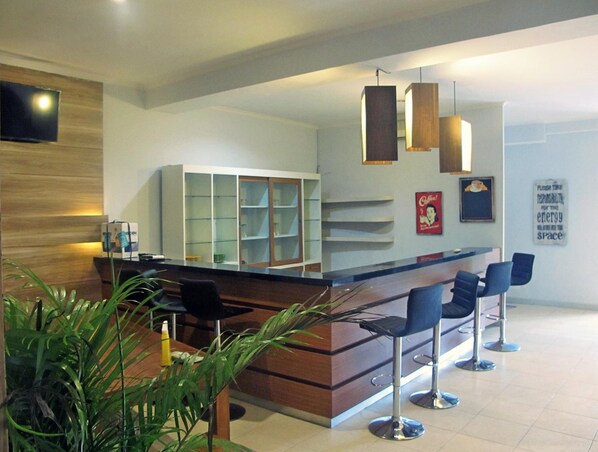 Lobby - The Alley City Hotel (Denpasar)