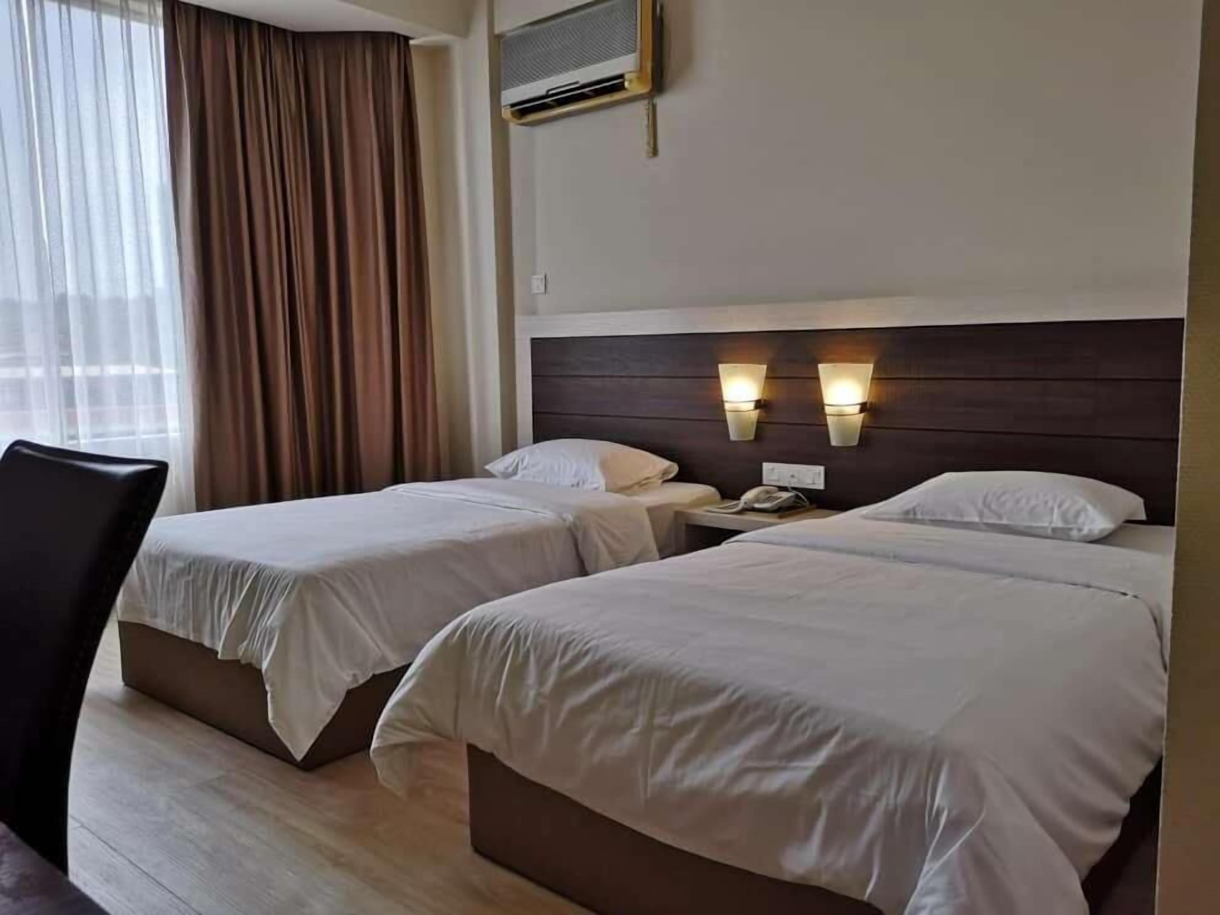 desk, iron/ironing board, free wifi