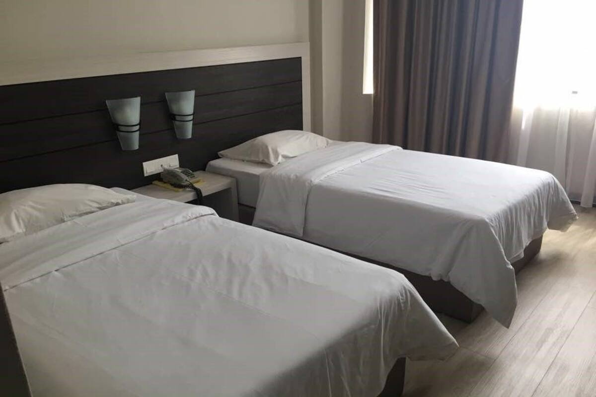 Deluxe Twin Room, 2 Twin Beds | Desk, iron/ironing board (on request), WiFi (free)