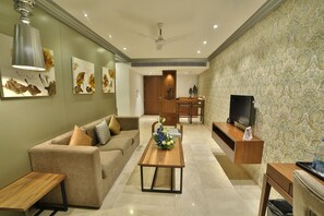 Luxury Suite, Lake View | Frette Italian sheets, premium bedding, down duvets, minibar - Jaisamand Island Resort (Sarada)