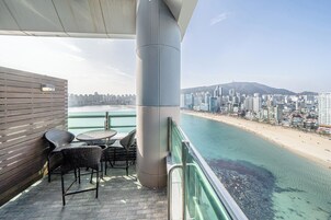 1st Avenue - Rooftop floor | Utsikt mot havet/stranden