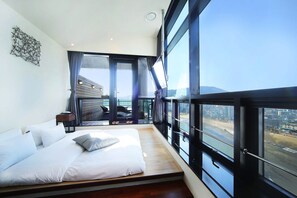 高档床上用品、羽绒被、记忆海绵床垫、遮光窗帘