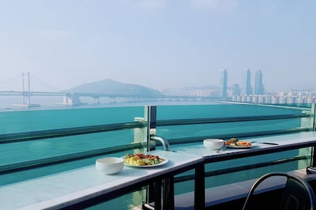 Daily local cuisine breakfast for a fee. H Avenue Hotel Gwangalli