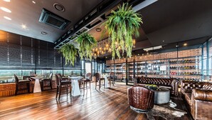Vinbar, utsikt mot stranden, åpen hver dag