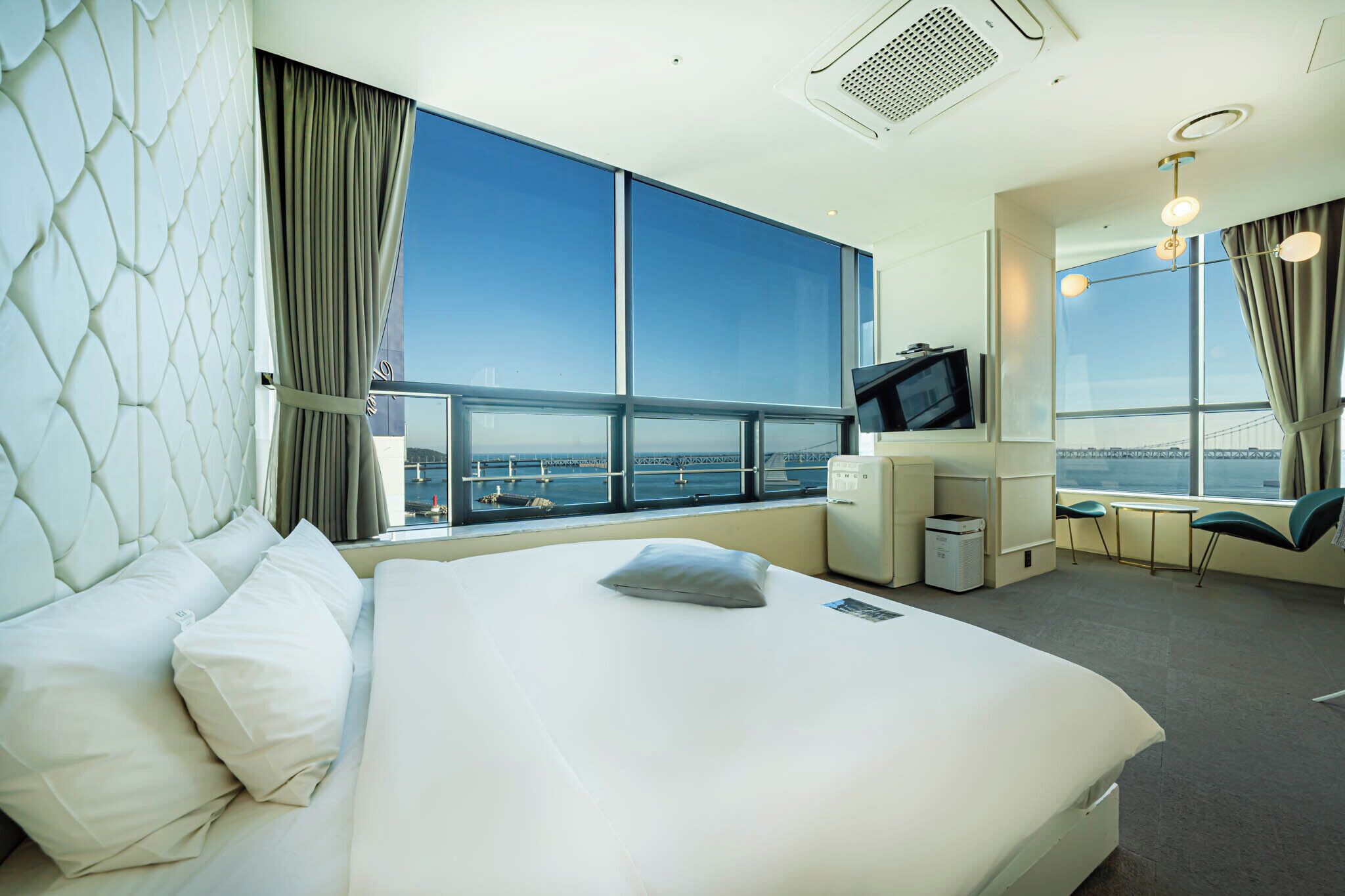 1st avenue - ocean bridge | 1 bedroom, premium bedding, down duvets, memory-foam beds