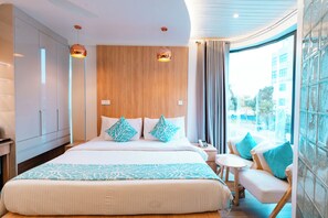 Habitación doble superior, 1 cama King size | Minibar, caja de seguridad en la habitación y escritorio 