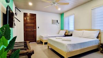 Classic Triple Room | Individually decorated, individually furnished, bed sheets