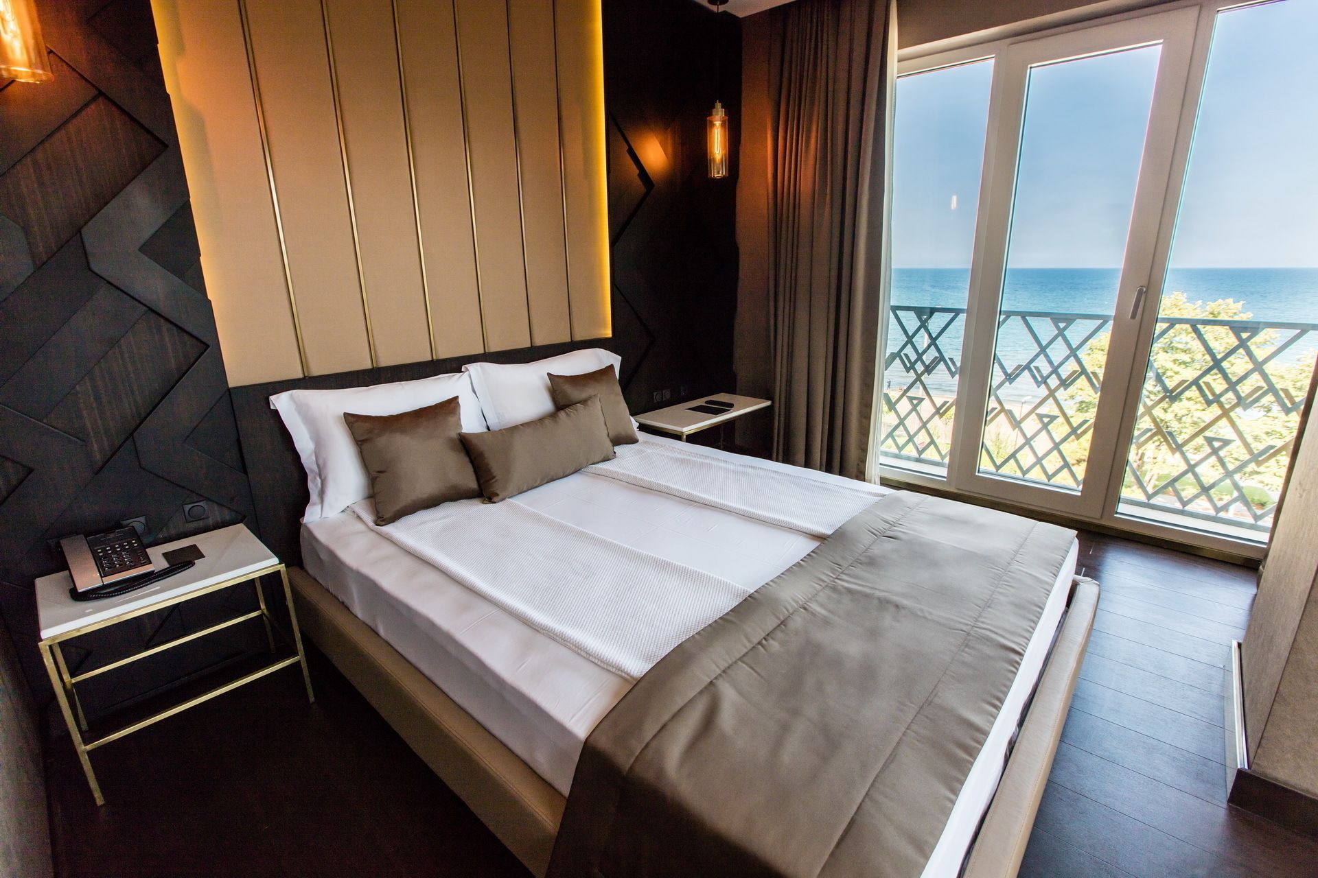 Deluxe Double Room | Minibar, in-room safe, desk, soundproofing