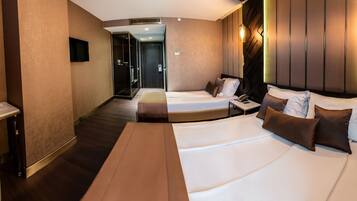 Standard Triple Room | 1 bedroom, minibar, in-room safe, desk