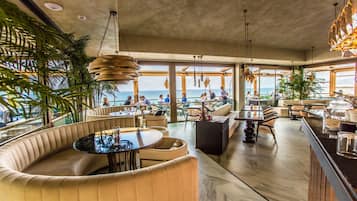 Der serveres morgenmad, frokost og aftensmad