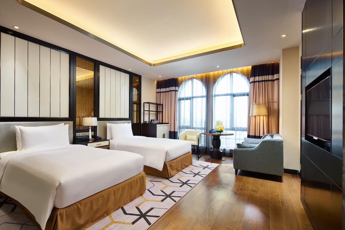 1 bedroom, premium bedding, minibar, in-room safe