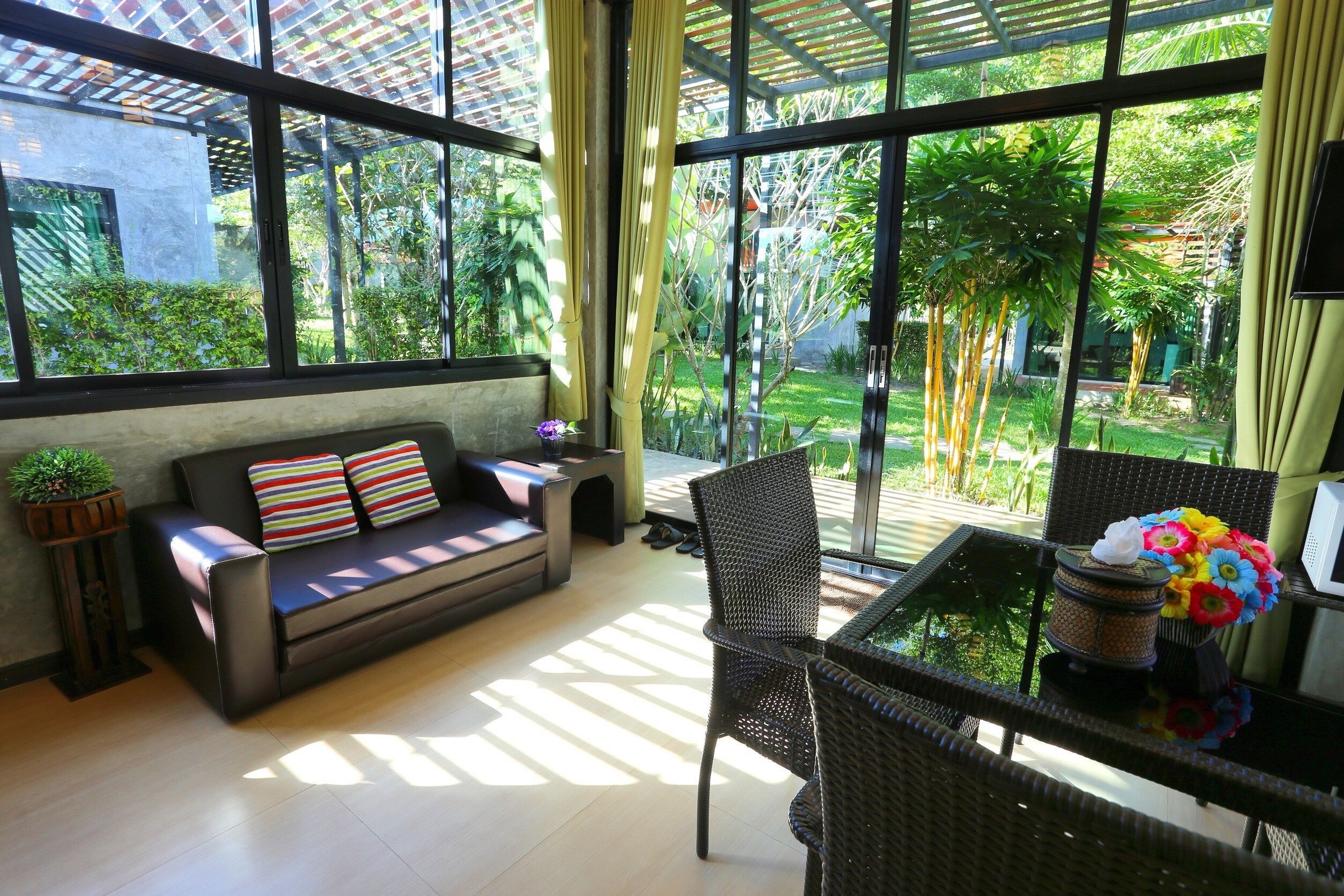 Family Room 1 | ห้องนั่งเล่น | ทีวีจอแอลอีดี, ช่องภาพยนตร์ใหม่